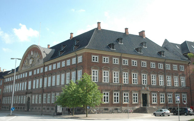 Foto af Den Røde Bygning ved Christiansborg Slot, hvor Danske Kancelli havde til huse..