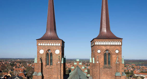 Foto af to af Roskilde Domkirkes spir