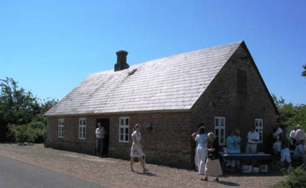 Hjedding Andelsmejeri Foto fra 125 års jubilæet ved Hjedding Andelsmejeri i 2007, hvor flere er samlet i solskinnet uden for bygningen
