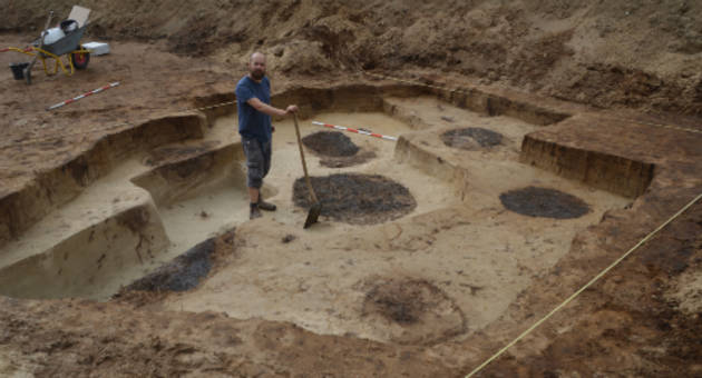 Arkæolog Kaare Gyldenløve under udgravningerne. Foto: Vesthimmerlands Museum Foto af Arkæolog Kaare Gyldenløve under udgravningerne. Foto: Vesthimmerlands Museum