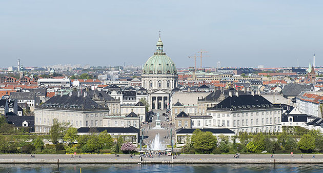 Foto af Amalienborg set fra Operaen på Holmen