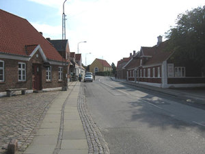 Foto der viser Gl. Guldagervej og bebyggelse på begge sider