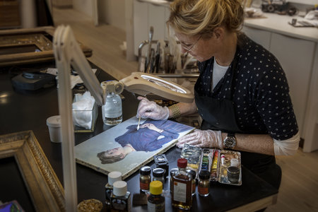 Konservering af maleri på Skagen Museum. Foto: Skagen Museum