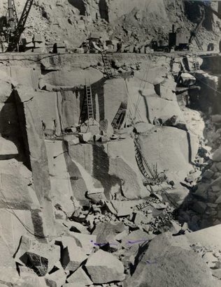 gammelt sort hvidt foto af Hammernærk brud