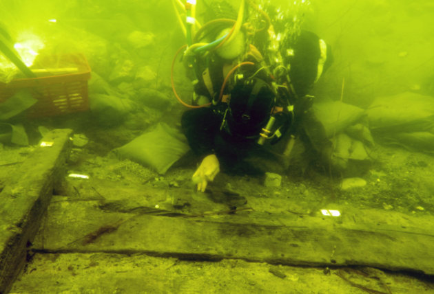 Foto fra udgravning under vand af skibsvraget. Foto: Vikingeskibsmuseet i Roskilde