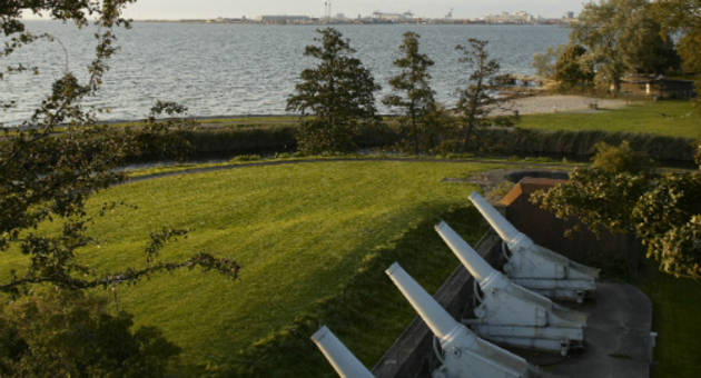 Charlottenlundfort. Foto: Peter Lassen Foto af kanonerne på Charlottenlund Fort.