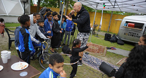 Foto af Pede B, freestylerappoer. Foto: Tobias Fonsmark. Pede B freestyle-rapper i Taastrupgård