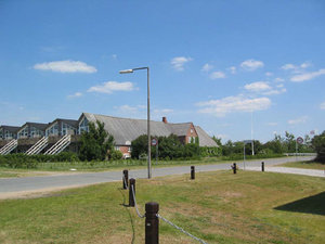 foto af Området omkring Emmerlev Klev, der er præget af nyere ferielejligheder og hotelbyggeri