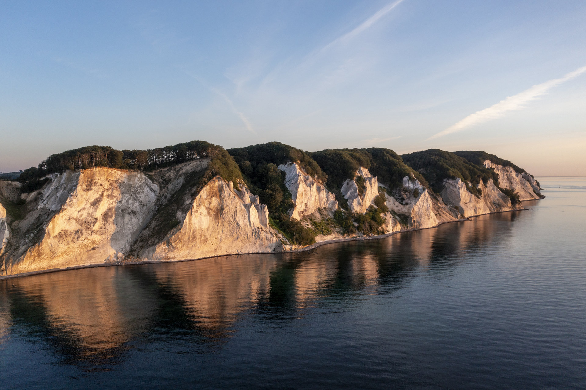 Foto af Møns Klint i solnedgang