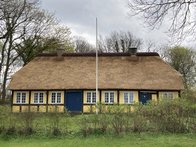 Foto af det stråtækte bindingsværkshus "Snedkerens Hus" i Mariagerfjrd