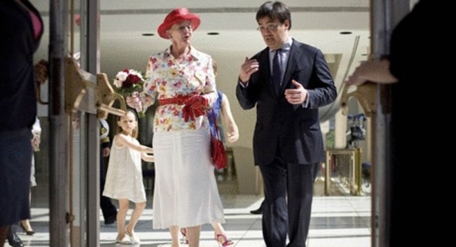 Her Majesty the Queen and Music Director at the New York Philharmonic, Alan Gilbert.