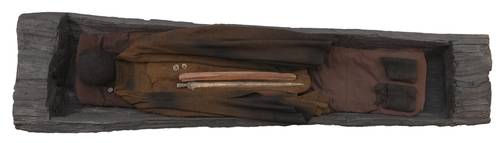 En mandsdragt fra 1365 f.kr. Kappe og hue var typiske dele af dragten. Foto: Nationalmuseet