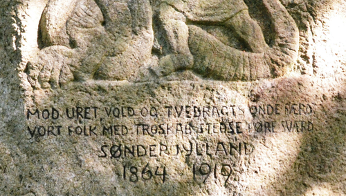 På Strandebjærg ved Assens blev en mindesten rejst i 1919. Foto Lars Bjarke Christensen