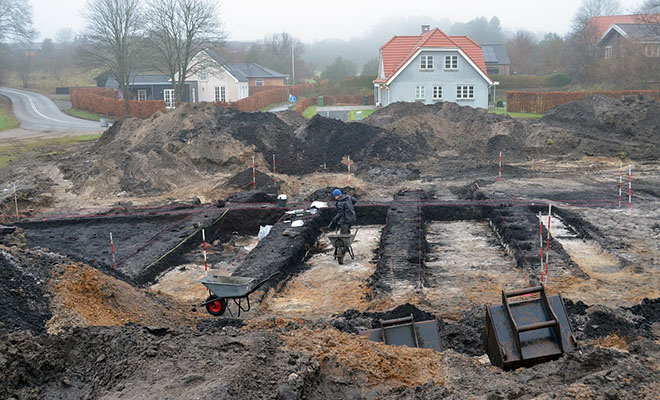 Slaggedyngen fra den massive jernproduktion strakte sig over 200 kvadratmeter med en tykkelse på op til 1,3 meter. Foto: Museum Silkeborg. Slaggedyngen fra den massive jernproduktion strakte sig over 200 kvadratmeter med en tykkelse på op til 1,3 meter. Foto: Museum Silkeborg.