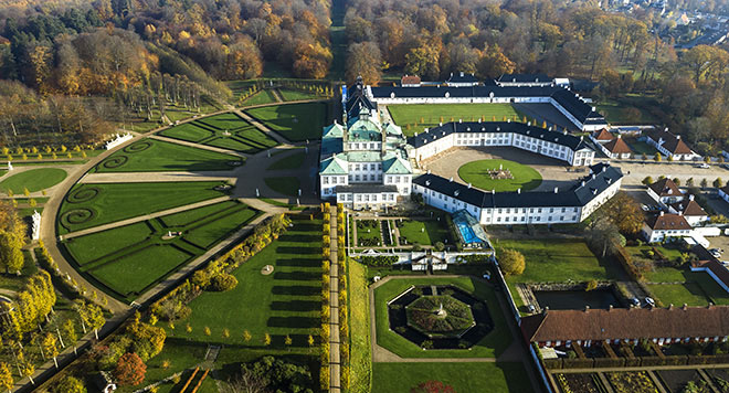 Luftfoto af Fredensborg Slot og slotshave