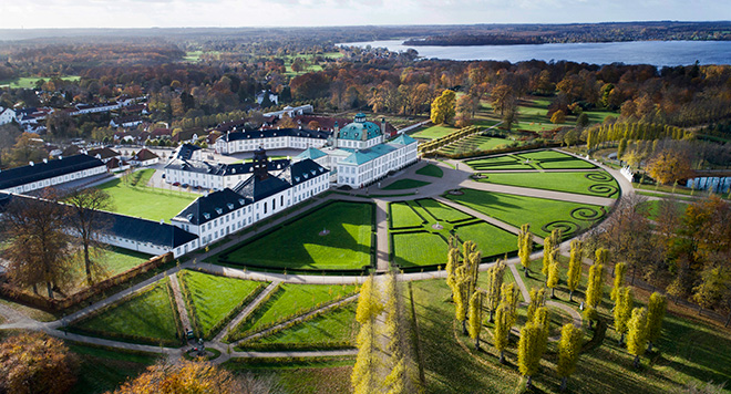 Luftfoto af Fredensborg Slot og slotshave
